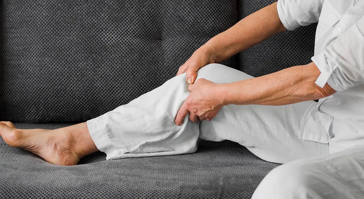 Bel Fıtığı Ameliyatı Sonrası Bacak ve Ayak Uyuşmaları: Neden Geçmez, Ne Zaman Geçer?